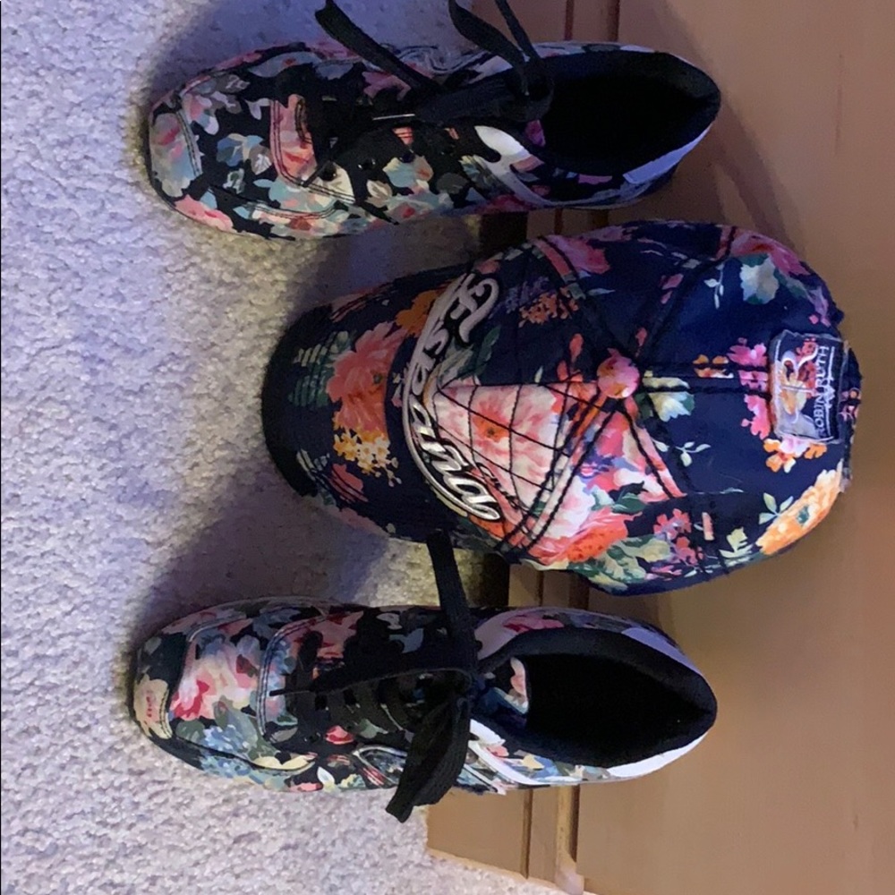 New balance shoes with free hat! From Spain